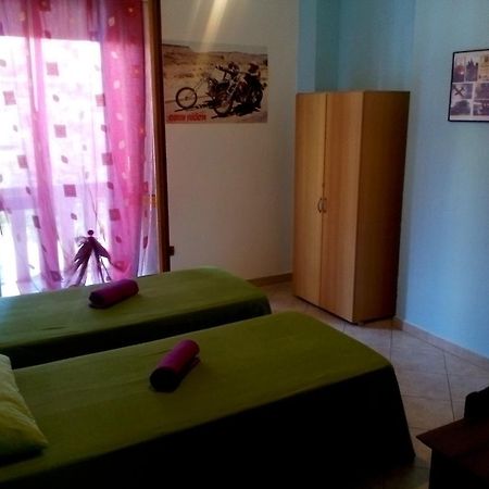 Turin Hostel Стая снимка